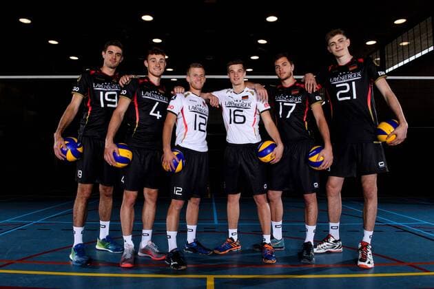 03.06.2015, Sportcentrum Papendal, Papendal Volleyball, Fotoshooting Nationalmannschaft Männer Maenner Daniel Malescha ( 19 GER), Moritz Karlitzek ( 4 GER), Leonhard Tille ( 12 GER), Julian Zenger ( 16 GER), David Sossenheimer ( 17 GER), Tobias Krick ( 21 GER)
