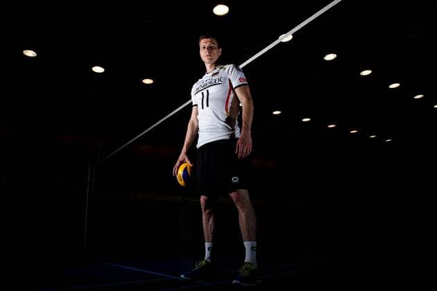 03.06.2015, Sportcentrum Papendal, Papendal Volleyball, Fotoshooting Nationalmannschaft Männer Maenner Out of the Box: Lukas Kampa ( 11 GER)