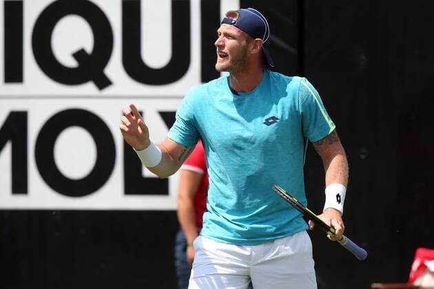 Sam Groth ( AUS ) diskutiert mit dem Schiedsrichter, Mercedes Cup, Tennis, ATP Tennis Herren World Tour, 06.06.2016, Foto:Langer Eibner Stuttgart Copyright: Langerx xEibner-Pressefoto EP_HLR