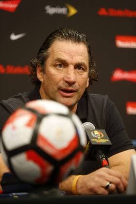 05 06 2016 Football, Juan Antonio Pizzi and Arturo Vidal press conference PK Pressekonferenz Chilean national team Nationalteam manager Juan Antonio Pizzi and player Arturo Vidal speak to the medias in a press conference the day before the Copa Centenario fottball match against Argentina at the Levi s stadium in Santa Clara, USA. 05 06 2016 