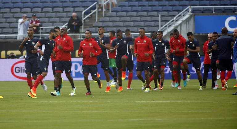Panama national team Nationalteam players warm up before the beggining of the Copa America Centenario 2016 match between the national teams of Bolivia and Panama at the Camping World stadium in Orlando, Florida, USA, 06 june, 2016. Authorities decided to keep up the match despite the threat posed by the passage of Tropical Storm Colin by the northern state of Florida. BOLIVIA VS. PANAMA !ACHTUNG: NUR REDAKTIONELLE NUTZUNG!  FLO23 20160607-636008580163969415