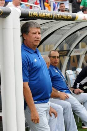 Panama s Coach Hernan El Bolillo Gomez, observes the match against Bolivia, during their Copa America Centenario 2016 match at the Camping World stadium in Orlando, Florida, USA, 06 june, 2016. BOLIVIA VS. PANAMA !ACHTUNG: NUR REDAKTIONELLE NUTZUNG!  FLO75 20160607-636008707225961751