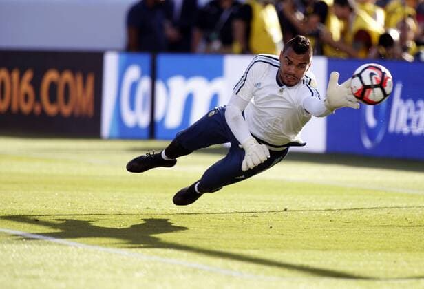 Argentina starting goalie Sergio Romero on the field before the start of the match against Chile during the soccer game of Copa America Centenario between Argentina and Chile in Santa Clara, California, EEUU, 06 June 2016. Argentina vs Chile !ACHTUNG: NUR REDAKTIONELLE NUTZUNG!  MMD05 20160607-636008715474149751