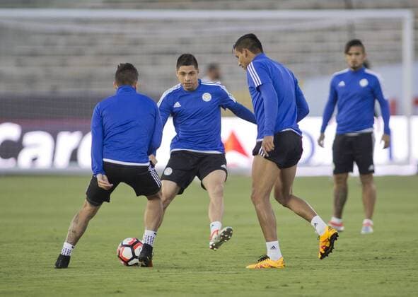 Rodrigo Rojas (2-L) of the national team Nationalteam of Paraguay in action during their practice at the Rose Bowl Stadium in Pasadena, US, on 06 June 2016. The team is preparing for the Copa America Centenario 2016 game on Tuesday at the Rose Bowl stadium in Pasadena California. Paraguay pratices at the Rose Bowl stadium !ACHTUNG: NUR REDAKTIONELLE NUTZUNG!  PAS301 20160607-636008762161715792