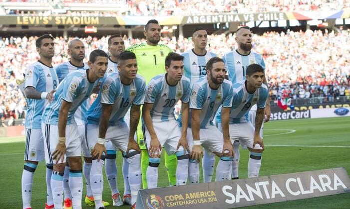 Starting players of Argentina line up before the Copa America Centenario Group D match between Argentina and Chile at the Levi s Stadium in Santa Clara, California, the United States, June 6, 2016. Yang Lei) (SP)U.S.-SANTA CLARA-COPA AMERICA-GROUP D-ARG VS CHL YangxLeixfromxChongqing 