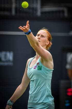 Belgian Alison Van Uytvanck pictured in action during a tennis game between Belgian Alison Van Uytvanck WTA Tennis Damen 132) and Swiss Belinda Bencic (WTA 8) in the first round of the women s singles at the Ricoh Open WTA tennis tournament in Rosmalen, the Netherlands, Tuesday 07 June 2016. LUCxCLAESSEN  x04866910x