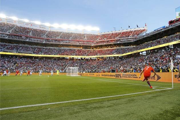 Football, Argentina v Chile. Copa America Centenario Championship 2016. Chile s player, Alexis Sanchez, play the ball during the Copa Centenario Championship football match against Argentina at the Levi s Stadium in Santa Clara, United States. 06 06 2016 