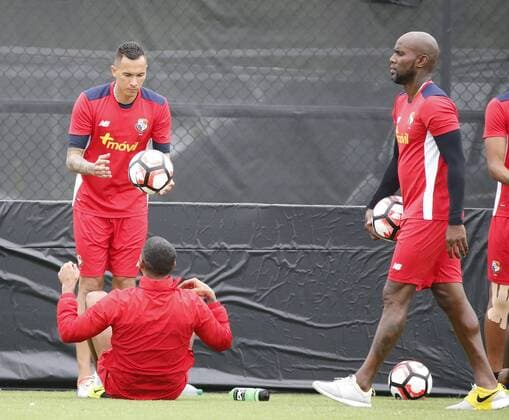 Copa America, Training Nationalteam Panama Panama national soccer team players Blas Perez (L) and Felipe Balloy (R) during a training session at the University of Central Florida in Orlando, Florida, US, 07 June 2016, as preparation for its next match of the Copa America 2016. Traning session of Panama !ACHTUNG: NUR REDAKTIONELLE NUTZUNG!  FLO01 20160607-636009272459536285