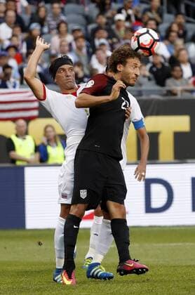 Copa America, USA - Costa Rica Costa Rica midfielder Christian Bolanos (L) and United States defender Fabian Johnson (23) go for the ball during the fist half of the Copa America Centenario Group A match at the Soldier Field in Chicago, Illinois, United States, 7 June 2016. UNITED STATES VS COSTA RICA !ACHTUNG: NUR REDAKTIONELLE NUTZUNG!  CHI023 20160608-636009555181032541