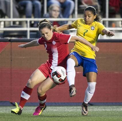 Canada s Kadeisha Buchanan (L) fights for the ball with Brazil s Debora Cristiano de Oliveira Debinha during their friendly match heldt at TD Place stadium in Ottawa, Canada, 7 June 2016. BRAZIL VS CANADA !ACHTUNG: NUR REDAKTIONELLE NUTZUNG!  OTA002 20160608-636009566493034225