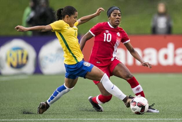 Canada s Ashley Lawrence (L) fights for the ball with Brazil s Debora Cristiane de Oliveira Debinha during their friendly match heldt at TD Place stadium in Ottawa, Canada, 7 June 2016. BRAZIL VS CANADA !ACHTUNG: NUR REDAKTIONELLE NUTZUNG!  OTA006 20160608-636009569684794225