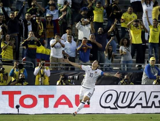 Copa America, Kolumbien - Paraguay Colombia midfielder James Rodriguez (10) celebrates after scoring against Paraguay during the first half at COPA America Centenario at the Rose Bowl in Pasadena, California on June 7, 2016.  LAP20160607606 ALEXxGALLARDO