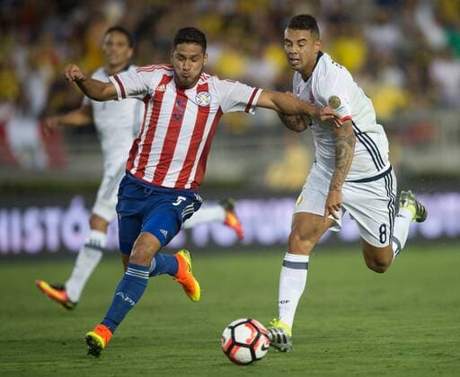 PASADENA, June 7, 2016 -- Paraguay s Bruno Valdez (L) vies with Colombia s Edwin Cardona during the Copa America Centenario Group A match at Rose Bowl Stadium in Pasadena, California, the United States, June 7, 2016. ) (SP)U.S.-PASADENA-COPA AMERICA-GROUP A-COL VS PAR YangxLei 