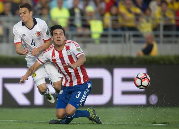 PASADENA, June 7, 2016 -- Colombia s Santiago Arias (L) vies with Paraguay s Gustavo Raul Gomez during the Copa America Centenario Group A match at Rose Bowl Stadium in Pasadena, California, the United States, June 7, 2016. ) (SP)U.S.-PASADENA-COPA AMERICA-GROUP A-COL VS PAR YangxLei 