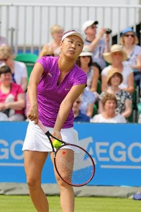 08.06.2016. Nottingham Tennis Centre, Nottingham, England. Aegon WTA Tennis Damen Nottingham Open Day 5. Shuai Peng of China prepares to serve in the doubles xDavidxKissmanx  ActionPlus11746432