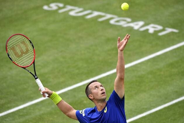 Bilder des Tages - SPORT Philipp Kohlschreiber (GER) Aktion Aufschlag vor Schriftzug Stuttgart auf Rasen 08.06.2016 Tennis Mercedes-Cup Stuttgart Weißenhof 04.06..-12.06.2016 MercedesCup Stuttgart Weißenhof 2016