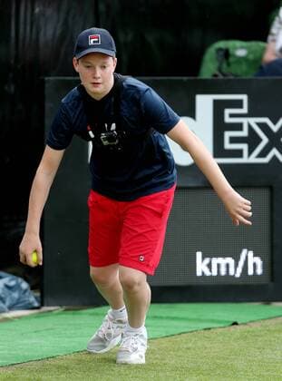 Stuttgart Tennis MercedesCup 2016, Feature ein Balljunge mit einer am Brustkorb befestigten Gopro Die Einverständniserklärung der Eltern liegt nicht schriftlich vor.