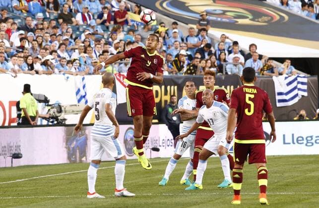 Venezuela player Salomon Rondon heads the ball before Uruguay players during their Copa America Centenario Group C match at the Lincoln Financial Field in Philadelphia, Nationalteam , Pennsylvania, United States, 9 June 2016. URUGUAY VS VENEZUELA !ACHTUNG: NUR REDAKTIONELLE NUTZUNG!  PHI003 20160610-636011228837575353
