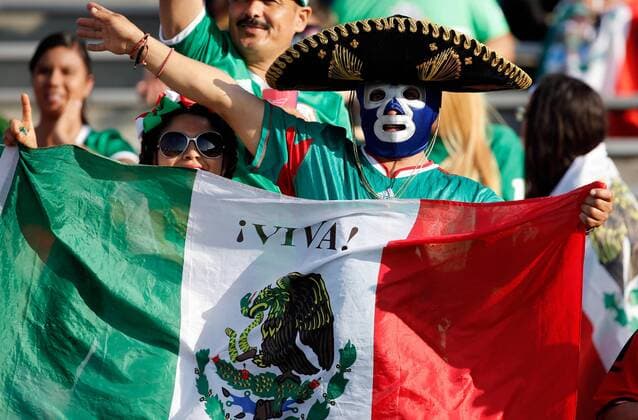 Mexico fans cheer on their team before a Copa America Group C match between Mexico and Jamaica Nationalteam in Pasadena, United States, 9 June 2016. MEXICO VS JAMAICA Nationalteam !ACHTUNG: NUR REDAKTIONELLE NUTZUNG!  PSD006 20160610-636011262764944736