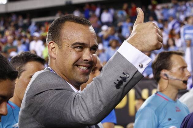 Venezuela coach Rafael Dudamel greets supporters during a Copa America Centenario Group C match at the Lincoln Financial Field in Philadelphia, Nationalteam , Pennsylvania, United States, 9 June 2016. URUGUAY VS VENEZUELA !ACHTUNG: NUR REDAKTIONELLE NUTZUNG!  PHI022 20160610-636011314256021494