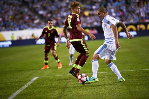 June 9, 2016 - Philadelphia, Pennsylvania, U.S - MAXIMILLANO PEREIRA (16) of Uruguay in action against ADALBERTO PENARANDA (18) of Venezuela during the Copa America match held at Lincoln Financial Field in Philadelphia Pa Soccer 2016-Copa America-Uruguay Vs Venezuela. - ZUMArf1_