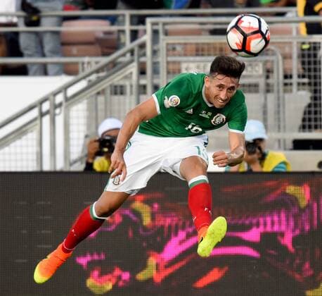 Mexico midfielder Hector Herrera kicks a long pass against Jamaica during the first half of a 2016 Copa America Centenario Group A match at the Rose Bowl in Pasadena, California, on June 9, 2016.  LAP20160609619 MICHAELxOWENxBAKER