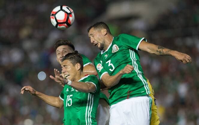 Mexico s Hector Moreno (C) and Yasser Corona (R) head the ball during the Copa America Centenario tournament Group C football match between Mexico and Jamaica in Pasadena, California, the United States, on June 9, 2016. ) (SP)U.S.-PASADENA-COPA AMERICA-GROUP C-MEX VS JAM YangxLei 