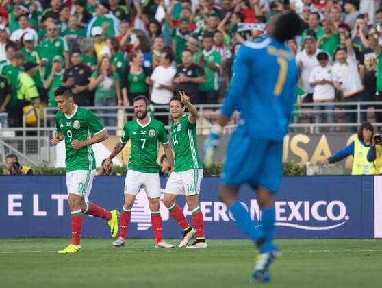 Mexico s Javier Chicharito Hernandez (3rd L) celebrates after scoring during the Copa America Centenario tournament Group C football match between Mexico and Jamaica in Pasadena, California, the United States, on June 9, 2016. ) (SP)U.S.-PASADENA-COPA AMERICA-GROUP C-MEX VS JAM YangxLei 