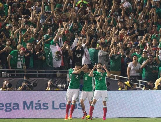 Mexico s Oribe Peralta (R) celebrates after scoring during the Copa America Centenario tournament Group C football match between Mexico and Jamaica in Pasadena, California, the United States, on June 9, 2016. ) (SP)U.S.-PASADENA-COPA AMERICA-GROUP C-MEX VS JAM YangxLei 