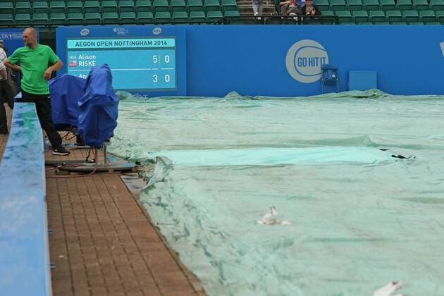 10.06.2016. Nottingham Tennis Centre, Nottingham, England. Aegon WTA Tennis Damen Nottingham Open Day 7. Covers are on as rain has stopped play xDavidxKissmanx  ActionPlus11746949