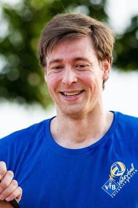 Freude Jochen Schoeps (Asseco Resovia Rzeszow) mit T-Shirt des VfB Friedrichshafen; LBS Cup Beachvolleyball Friedrichshafen, Promenade, Friedrichshafen Germany, 20160610; Friedrichshafen Copyright: Wuechnerx xEibner-Pressefoto EP_nwr