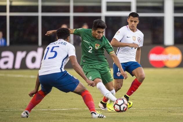 June 10, 2016 - Foxborough, Massachusetts, U.S - Bolivia defender ERWIN SAAVEDRA (2) passes the ball around Chile midfielder JEAN BEAUSEJOUR (15) while Chile forward ALEXIS SANCHEZ (7) looks on during the Copa America Centenario football tournament at Gillette Stadium in Foxborough, MA. Soccer 2016 - Copa America Centenario Uruguay vs. Venezuela - ZUMAs192