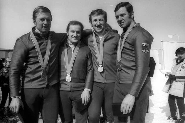 Olympische Spiele 1972 in Sapporo, der drittplazierte Viererbob BR Deutschland I, v.li.: Wolfgang Zimmerer, Walter Steinbauer, Stefan Gaisreiter und Peter Utzschneider