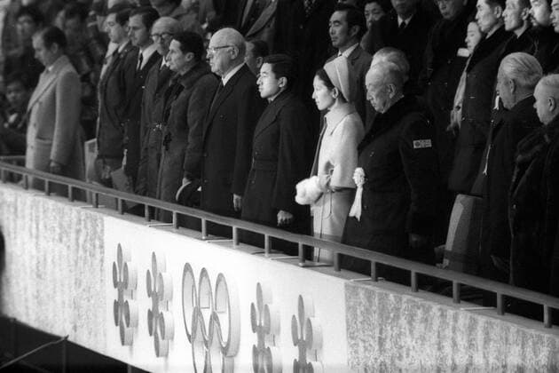 Schlussfeier der Olympischen Spiele 1972 in Sapporo mit IOC Präsident Avery Brundage (USA), Kronprinz Akihito und Kronprinzessin Michiko (beide Japan)