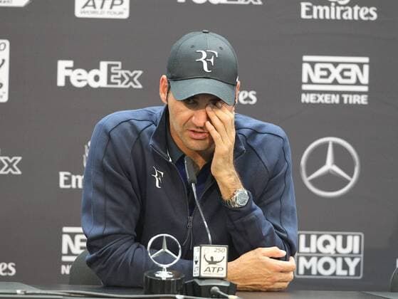 11.06.2016, Mercedes Cup Stuttgart, ATP Tennis Herren Tour, Tennis im Bild: Roger Federer niedergeschlagen nach dem Spiel vs Dominic Thiem