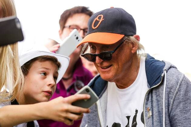 GER., Gerry Weber Open, Showbühne 11.06.2016, Gerry Weber Stadion, Halle in Westfalen, GER, Gerry Weber Open, Turniertag 1, im Bild Komiker Otto Waalkes erfüllt Autogrammwünsche Foto @ nordphoto Rauch Local Caption nordphotoxrauch