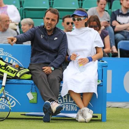 11.06.2016. Nottingham Tennis Centre, Nottingham, England. Aegon WTA Tennis Damen Nottingham Open Day 8. Saisai Zheng of China getting some advice from her coach during a break in play xDavidxKissmanx  ActionPlus11747511