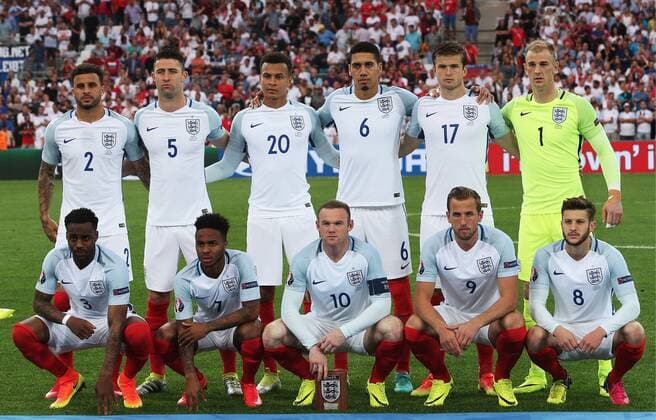 MARSEILLE, FRANCE - JUNE 11, 2016: England s Danny Rose, Raheem Sterling, Wayne Rooney, Harry Kane, Adam Lallana (L-R front), Kyle Walker, Gary Cahill, Dele Alli, Chris Smalling, Eric Dier and goalkeeper Joe Hart (L-R background) pose for a group photograph ahead of the 2016 UEFA European Championship EM Europameisterschaft Group B football match against Russia at the Stade Velodrome. Yegor Aleyev TASS TS02657E Nationalteam Länderspiel