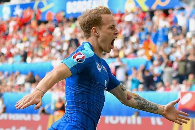 11.06.2016, Stade de Bordeaux, Bordeaux, FRA, UEFA EURO EM Europameisterschaft Fussball Frankreich, Wales vs Slowakei, Gruppe B, im Bild Ondrej Duda of Slovakia (centre) celebrates scoring their first goal to make it Wales 1 Slovakia 1 Ondrej Duda of Slovakia (centre) celebrates scoring their first goal to make it Wales 1 Slovakia 1 during Group B match between Wales and Slovakia of the UEFA EURO 2016 France at the Stade de Bordeaux in Bordeaux, France on 2016 06 11. Bordeaux  EP_fil  