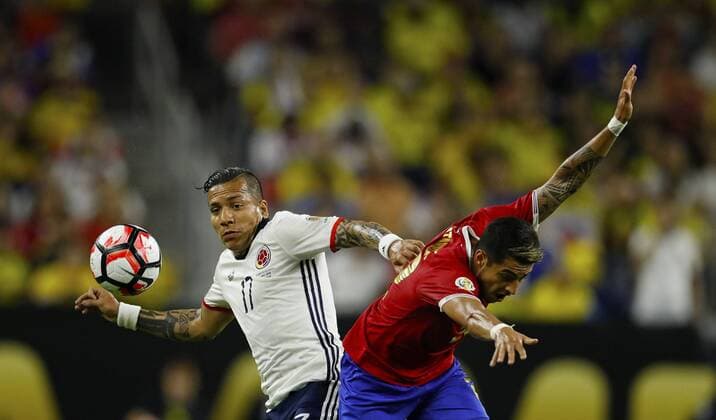 Dayro Moreno (L) of Colombia vies for the ball Ronald Matarrita (R) of Costa Rica during a soccer match part of Copa Libertadores Centenario at NRG stadium in Houston, Texas, United States, 11 June 2016. Colombia vs. Costa Rica !ACHTUNG: NUR REDAKTIONELLE NUTZUNG!  TX01 20160612-636013074786614052