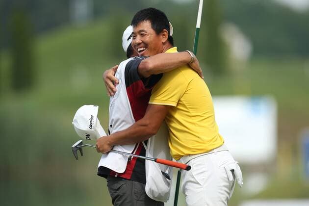 GOLF - PGA Golf Herren Lyoness Open 2016 ATZENBRUGG,AUSTRIA,12.JUN.16 - GOLF - PGA European Tour, Lyoness Open, Diamond Country Club. Image shows the rejoicing of Ashun Wu (CHN) and his caddy. GEPAxpictures xDanielxGoetzhaber