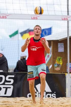 Aufschlag Patrick Koeder (SV Fellbach); LBS Cup Beachvolleyball Friedrichshafen, Promenade, Friedrichshafen Germany, 20160612; Friedrichshafen Copyright: Wuechnerx xEibner-Pressefoto EP_nwr