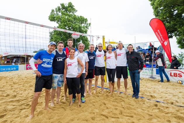 Einlagenspiel Gruppenfoto; LBS Cup Beachvolleyball Friedrichshafen, Promenade, Friedrichshafen Germany, 20160612; Friedrichshafen Copyright: Wuechnerx xEibner-Pressefoto EP_nwr