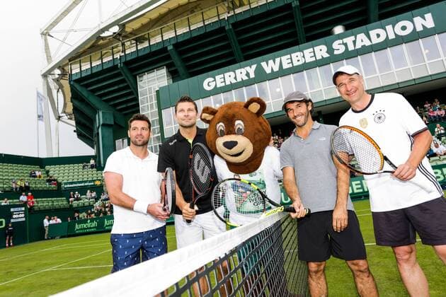 GER, ATP Tennis Herren Gerry Weber Open, Prominenten Doppel Riedle und Bode gegen Stephan und Kehrmann 12.06.2016, ATP, Gerry Weber Stadion, Halle in Westfalen, GER, Gerry Weber Open, Turniertag 2, im Bild vl. Florian Kehrmann, Daniel Stephan, Karl-Heinz Riedle und Marco Bode Foto @ nordphoto Rauch Local Caption nordphotox xRauch