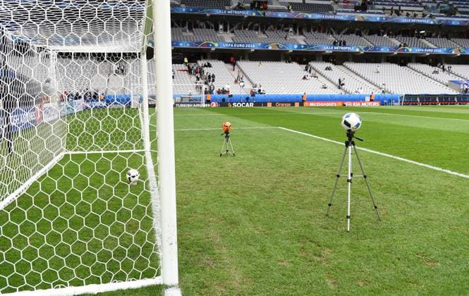 Themen der Woche - SPORT Fussball, Herren, Saison 2015 16, EM 2016 in Frankreich, Gruppe C (1. Spieltag) in Lille, Deutschland - Ukraine, vor dem Spiel wird die Torlinien-Technik getestet, 12.06. 2016,