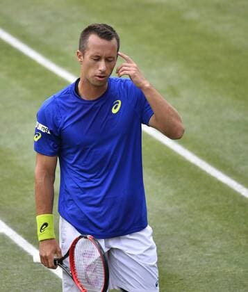 Philipp Kohlschreiber (GER) enttäuscht zeigt sich selbst den Vogel nach leichtem vergebenen Punkt Gestik, Geste 12.06.2016 Finale Tennis Mercedes-Cup Stuttgart Weißenhof 04.06..-12.06.2016 MercedesCup Stuttgart Weißenhof 2016