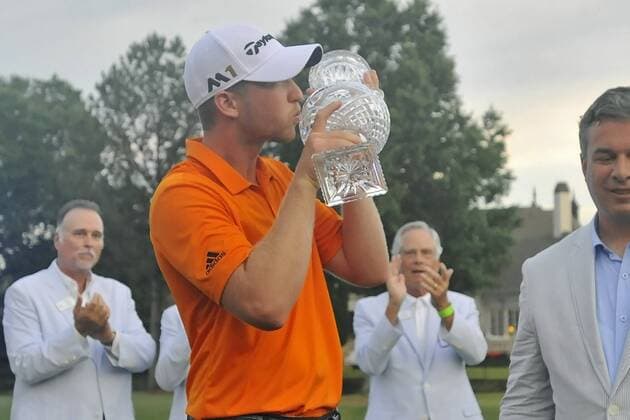 Bilder des Tages - SPORT June 12, 2016: Daniel Berger kisses the trophy after winning the FedEx St. Jude Classic at TPC Southwind in Memphis, Tennessee. Austin McAfee CSM PGA Golf Herren 2016: FedEx St. Jude Classic JUNE 12 - ZUMAc04_
