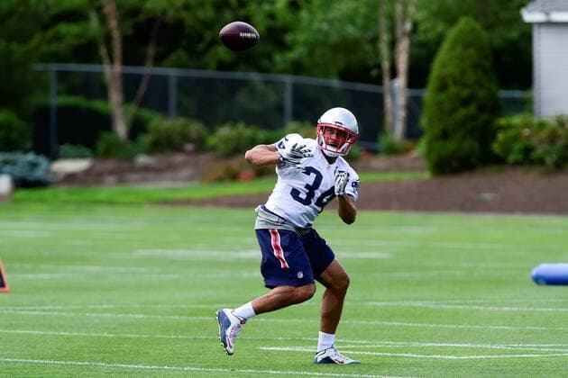 Monday, June 13, 2016: New England Patriots running back Donald Brown (34) lines up a catch at the New England Patriots organized team activities held on the practice field at Gillette Stadium, in Foxborough, Massachusetts. NFL American Football Herren USA 2016: Patriots OTA JUN 13 - ZUMAc04_