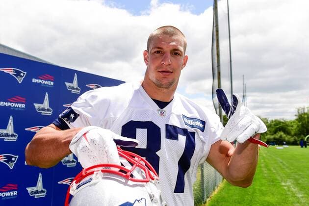 Bilder des Tages - SPORT Monday, June 13, 2016: New England Patriots tight end Rob Gronkowski (87) reacts to having his photo taken at the New England Patriots organized team activities held on the practice field at Gillette Stadium, in Foxborough, Massachusetts. NFL American Football Herren USA 2016: Patriots OTA JUN 13 - ZUMAc04_