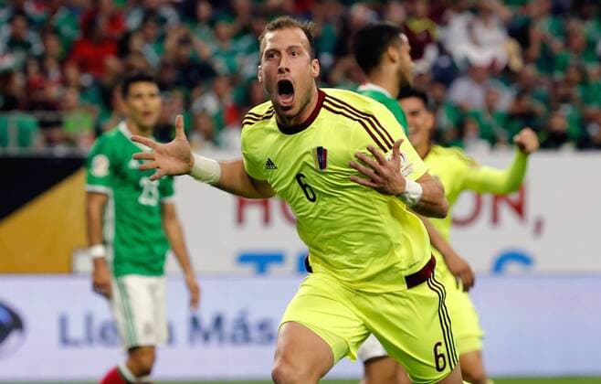 Copa America, Mexiko - Venezuela Venezuela s Jose Manuel Velazquez celebrates his 0-1 goal before Mexico during their Copa America 2016 match at NRG Stadium in Houston, Texas, United States, 13 June 2016. MEXICO VS VENEZUELA !ACHTUNG: NUR REDAKTIONELLE NUTZUNG!  HST008 20160614-636014679982361698